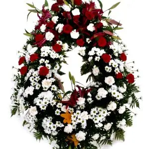 Corona de flores y rosas