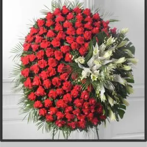 Corona de rosas con detalle lateral